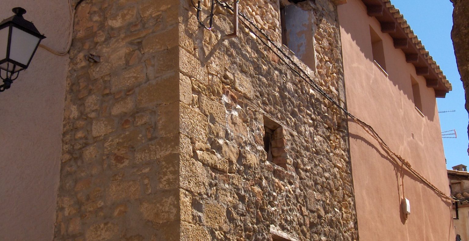 Edificio para rehabilitar en la bonita localidad de Riglos