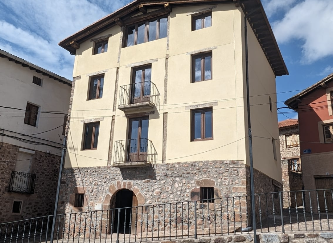 Casa de pueblo Reformada en El Rasillo de Cameros, la Rioja: Perfecta para Vivir o Emprender un Negocio