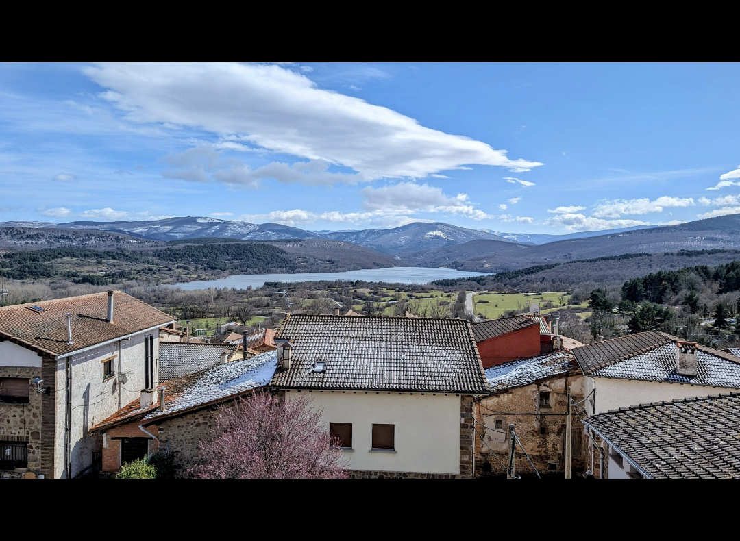 Casa de pueblo Reformada en El Rasillo de Cameros, la Rioja: Perfecta para Vivir o Emprender un Negocio